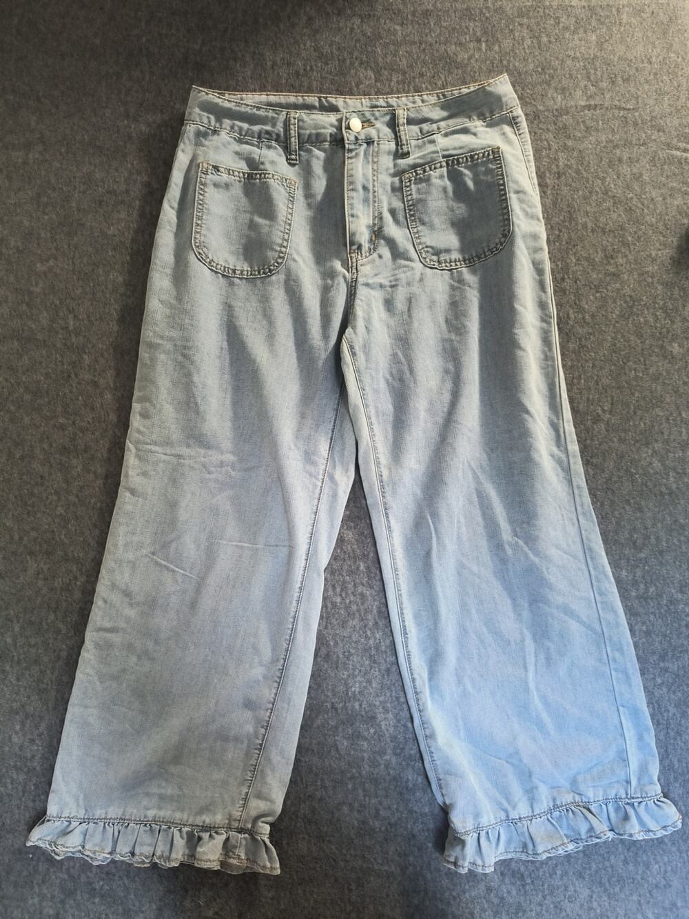 Light Wash Ruffle Hem Wide-Leg Jeans - Size 30